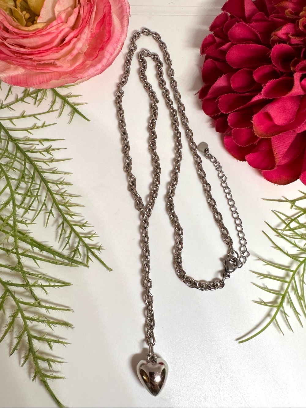 NEW โ๏ธ Puffed Heart Lariat Chain Necklace